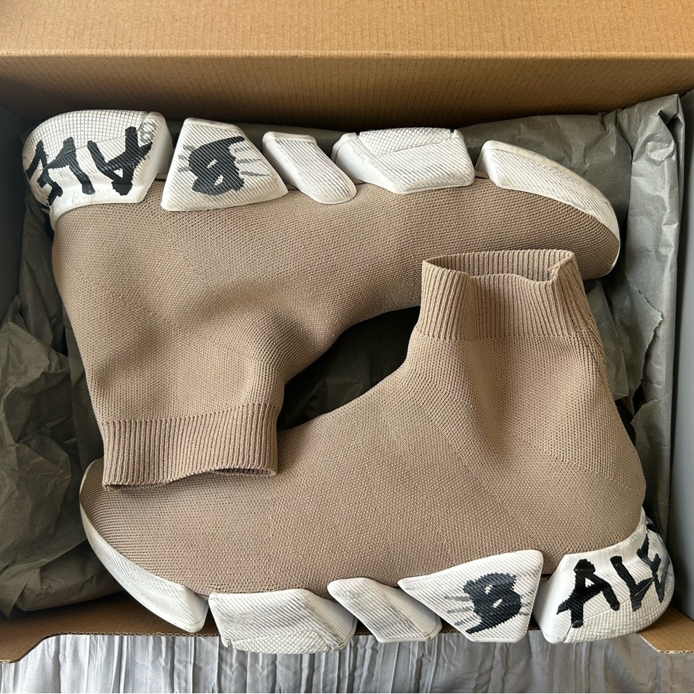 Balenciaga Size 44 Men Sneaker